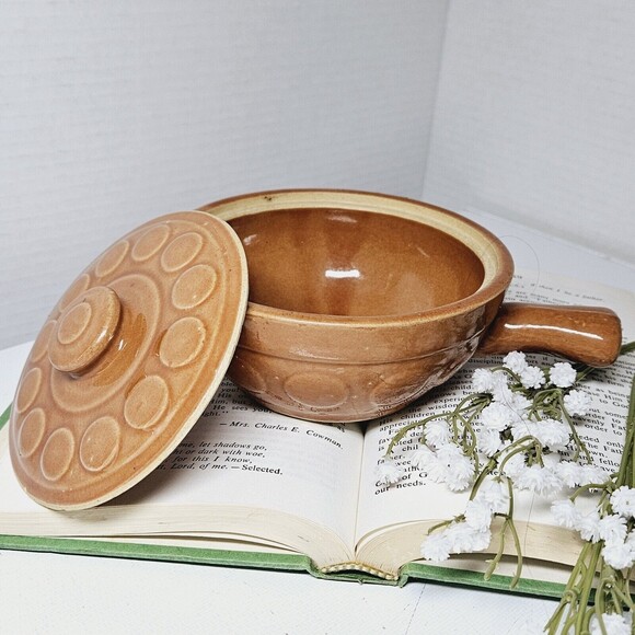 Vintage USA Stoneware Lidded  Pottery Soup Chili Bean Crock Terracotta Medallion - Picture 9 of 11